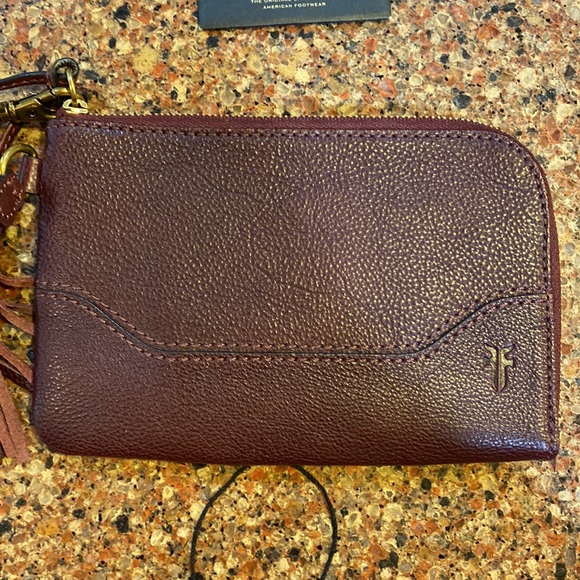 NWT FRYE LEATHER WRISTLET - Picture 2 of 9